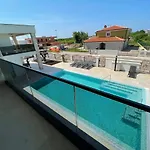 Softic Amra Apartament *